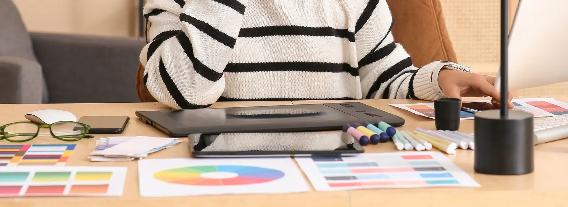 Diplomado en Logotipos Inteligentes Identidades Expandidas y Creatividad Asistida