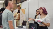 Estudiantes exponiendo en PROYECTA Estudiantes exponiendo en PROYECTA