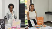 Estudiantes exponiendo en PROYECTA Estudiantes exponiendo en PROYECTA