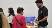 Estudiantes exponiendo en PROYECTA Estudiantes exponiendo en PROYECTA