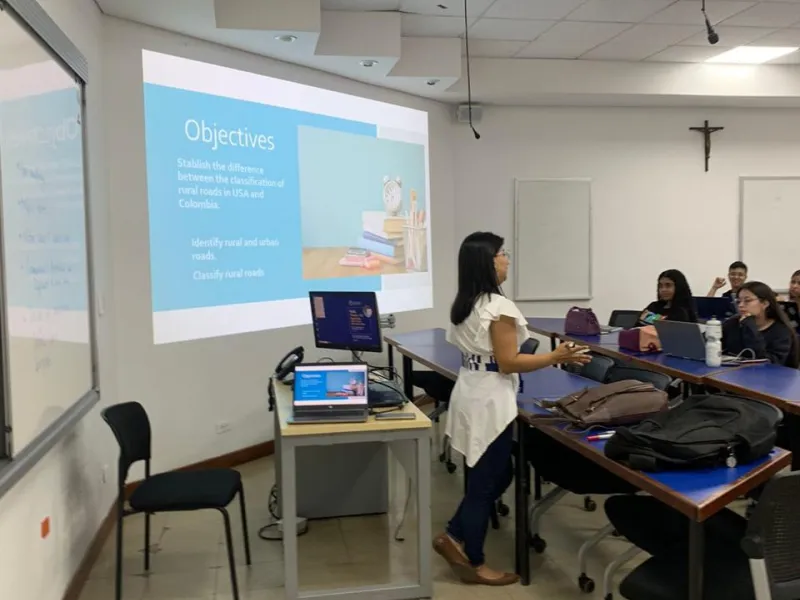 Programa EMI del Centro de Idiomas fortalece la internacionalización desde el aula