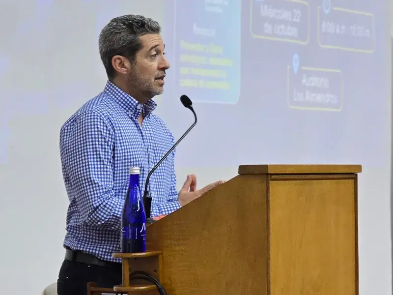Fabián Osorio, decano de la Facultad de Ciencias Económicas y Administrativas Fabián Osorio, decano de la Facultad de Ciencias Económicas y Administrativas
