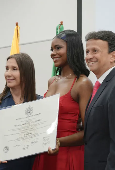 “Europa los espera”, así se vivió la ceremonia de grado de los enfermeros javerianos que iniciarán máster en España gracias al convenio con Quirón Salud